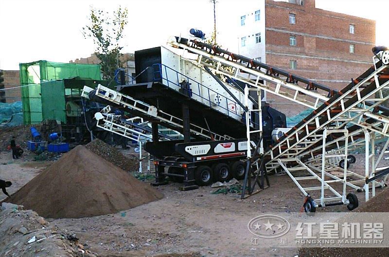 千亿国际移动式破碎机处理建筑垃圾现场